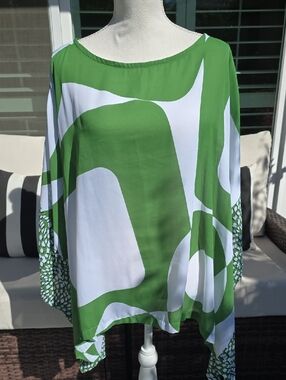 Chico's Green and White Abstract Boatneck Tunic
